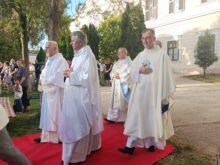 Pod ochranou Panny Márie Kráľovnej